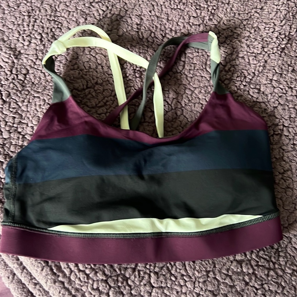NWOT lululemon sports bra size 6 never worn